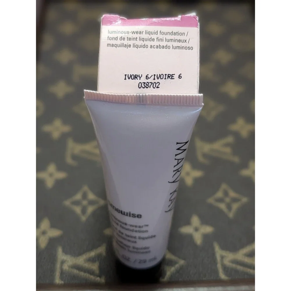 Mary Kay Timewise Liquid Luminous Foundation Ivory 6 1 fl oz MPN 038702